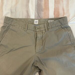 Men’s 31x32 Gap khaki pants